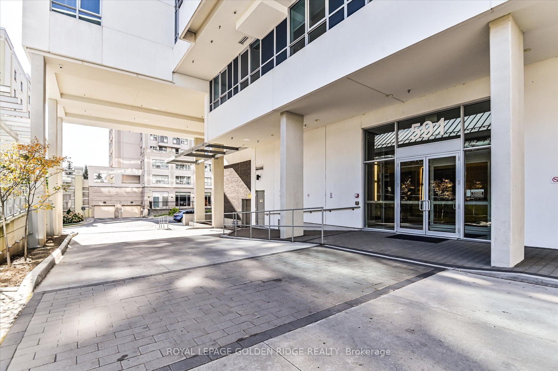 591 Sheppard Avenue Unit 521 photo 4