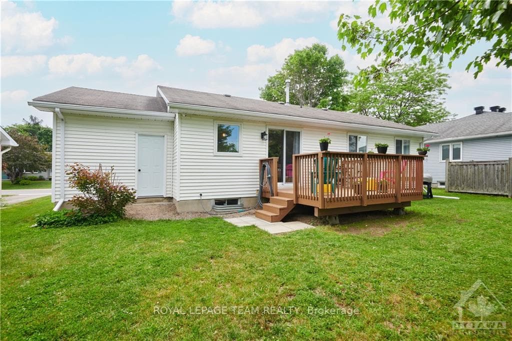 13 MAPLE Drive photo 25