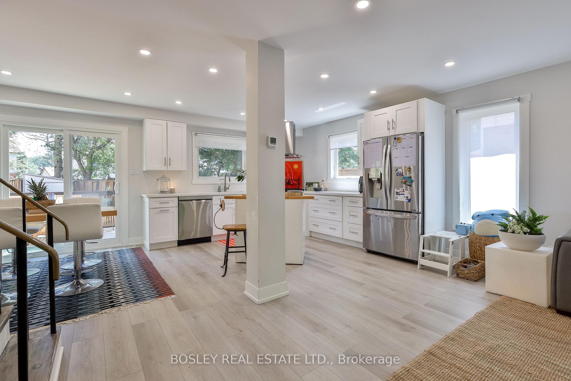 21 Courtleigh Square photo 8
