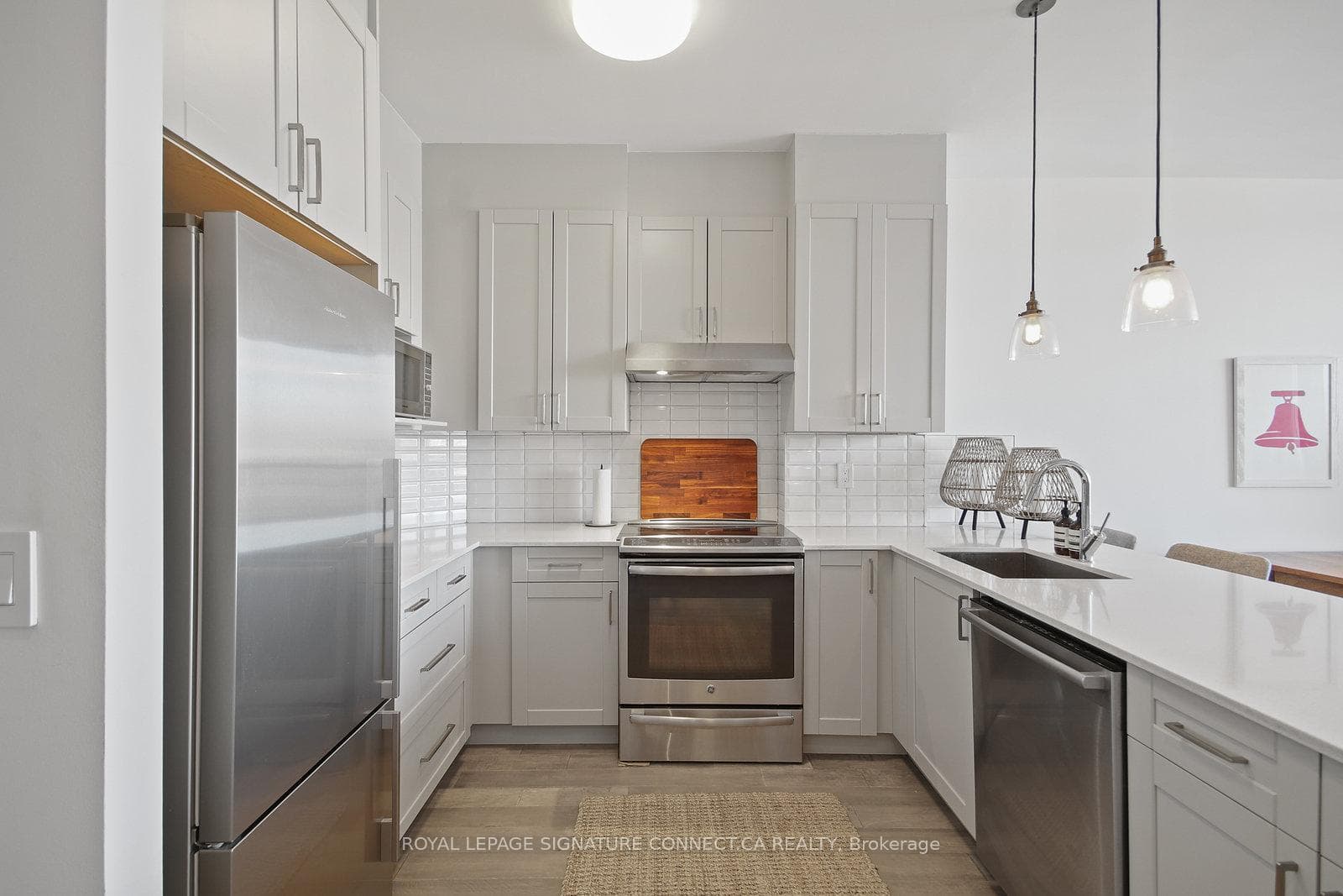 980 Yonge Street Unit 710 photo 3