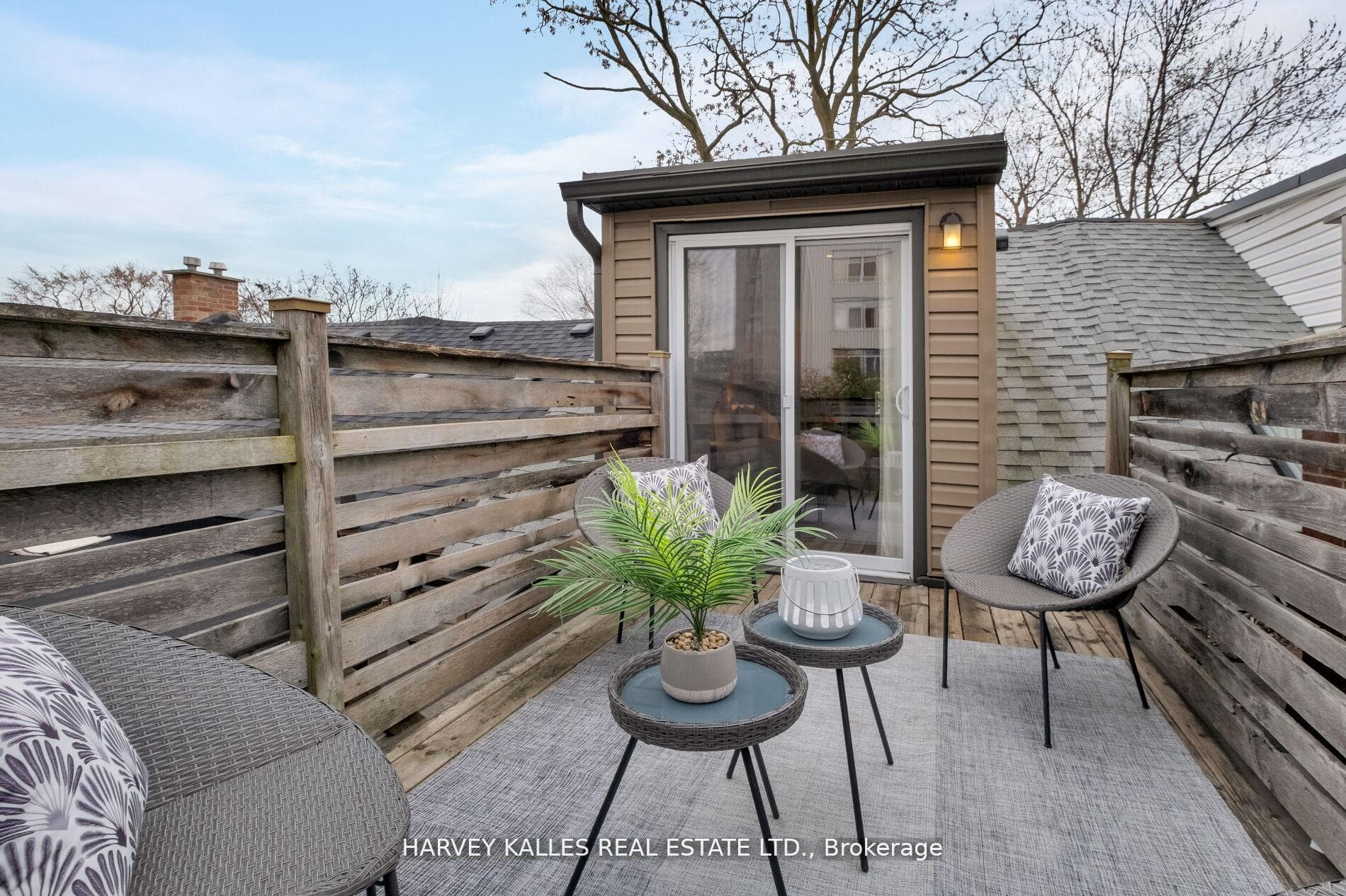 65 Tiverton Avenue photo 32