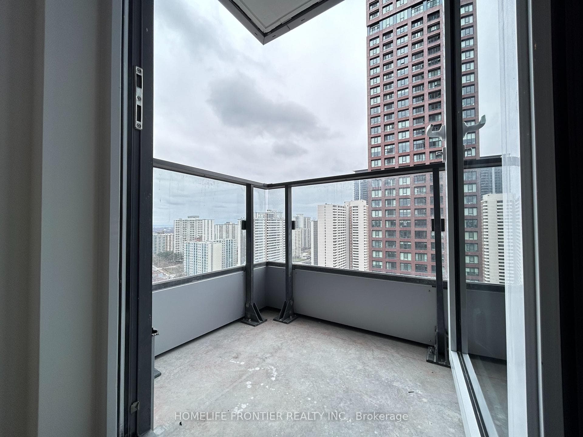 395 Bloor Street Unit 1812 photo 19