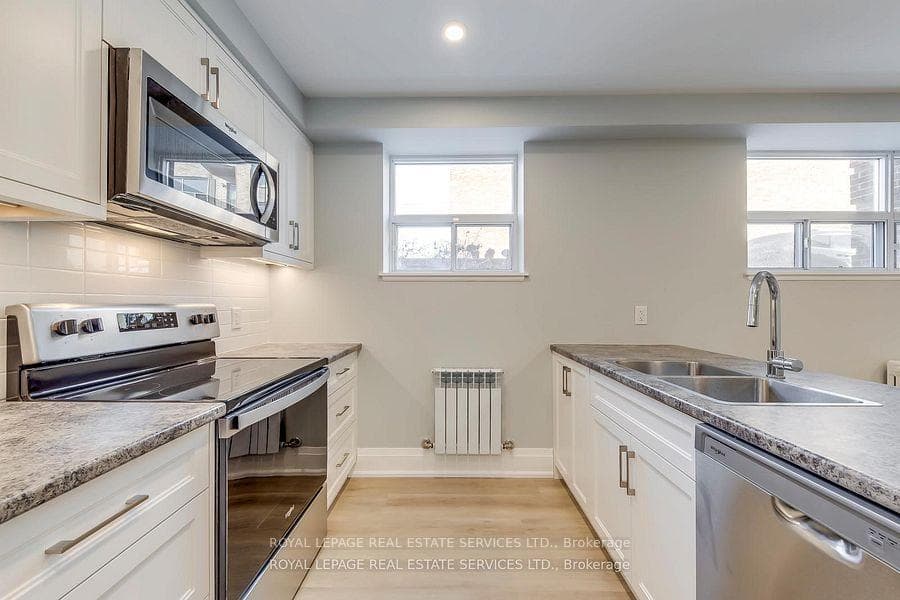 320 Lakeshore Road Unit 2 photo 11