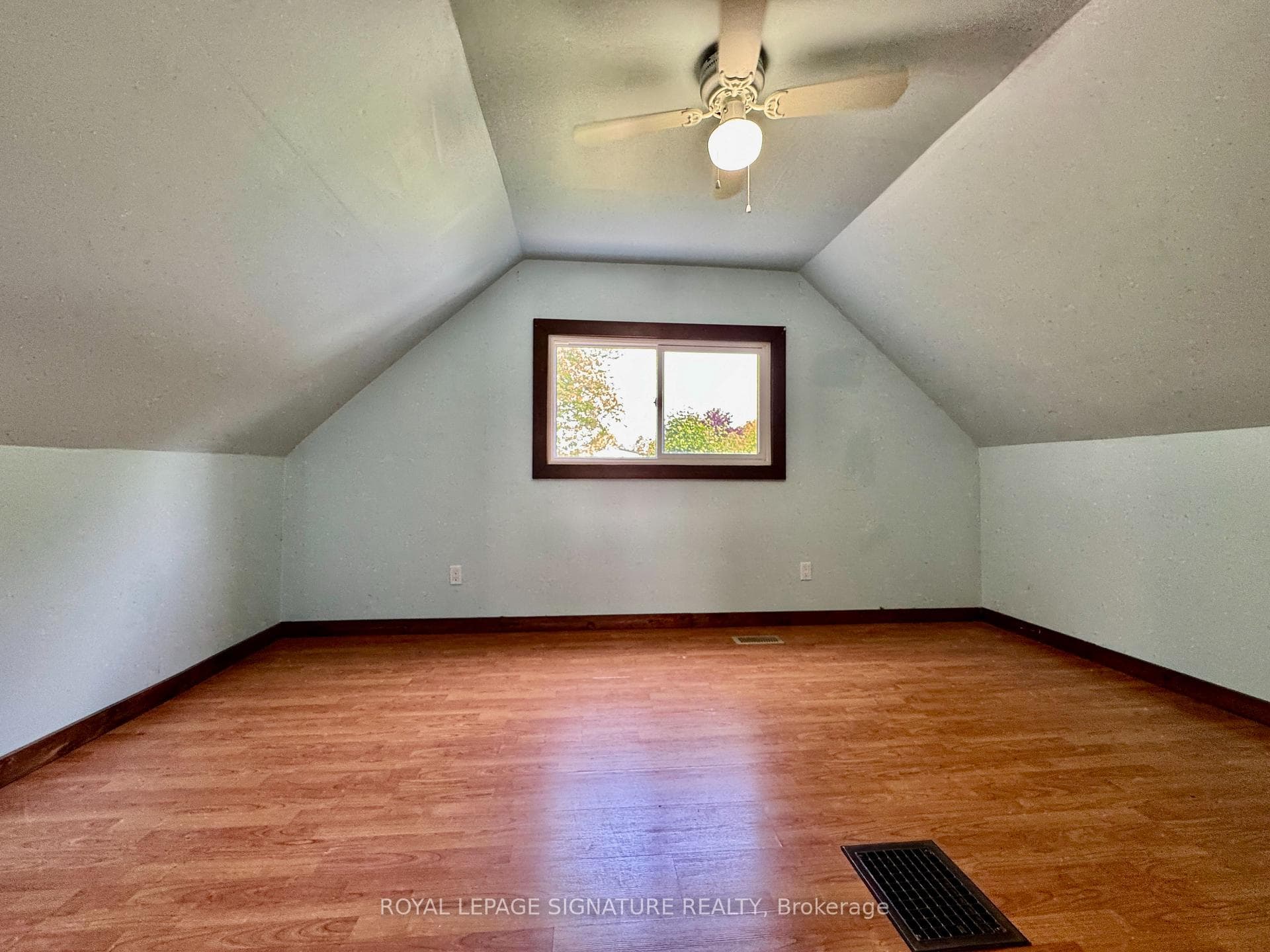 282 East 18th Street Unit Upper photo 9