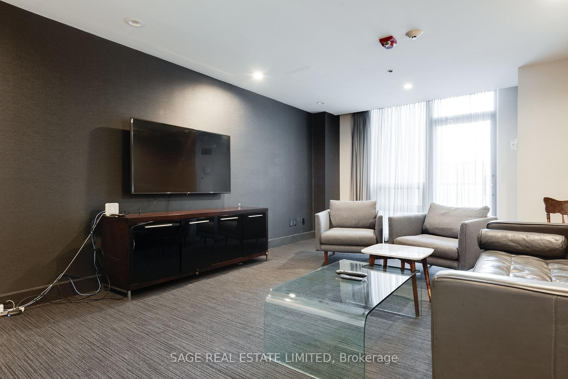 377 Madison Avenue Unit 316 photo 19