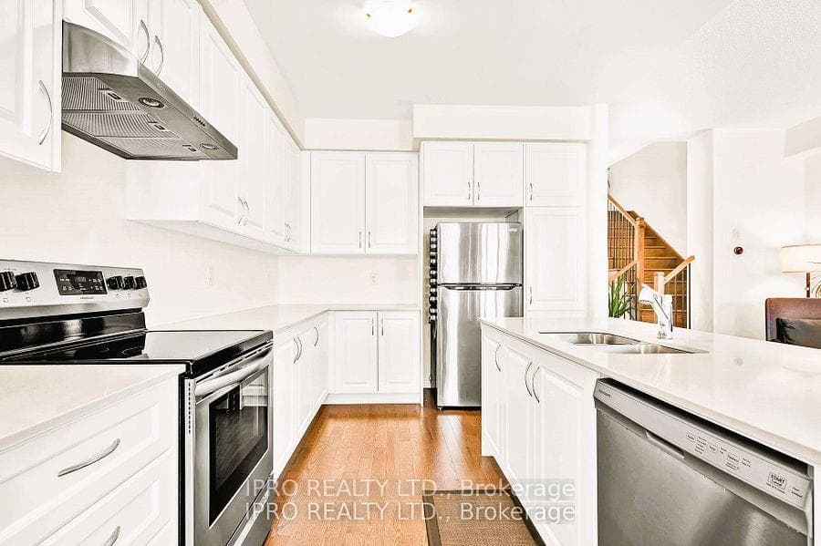 30 Louise Crescent photo 9