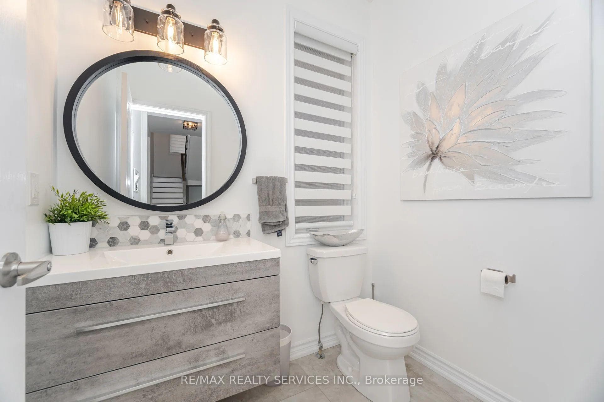 112 Newhouse Boulevard photo 19