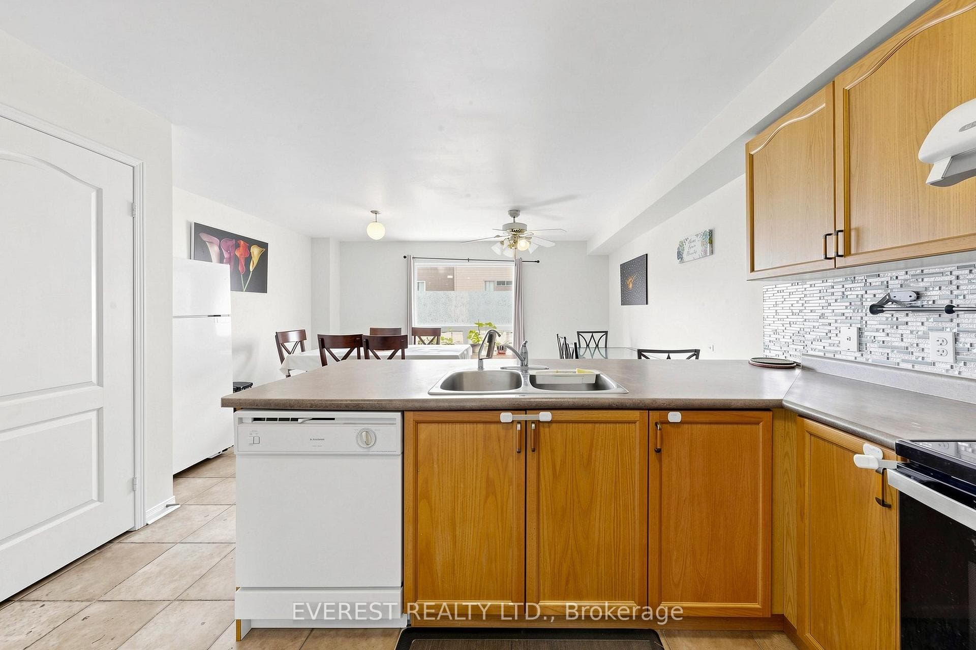 121 Jenkinson Way photo 11