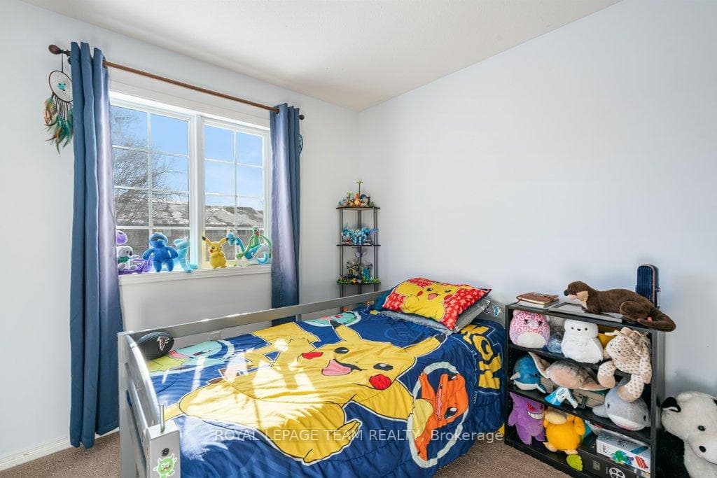 537 Victoria Street photo 16