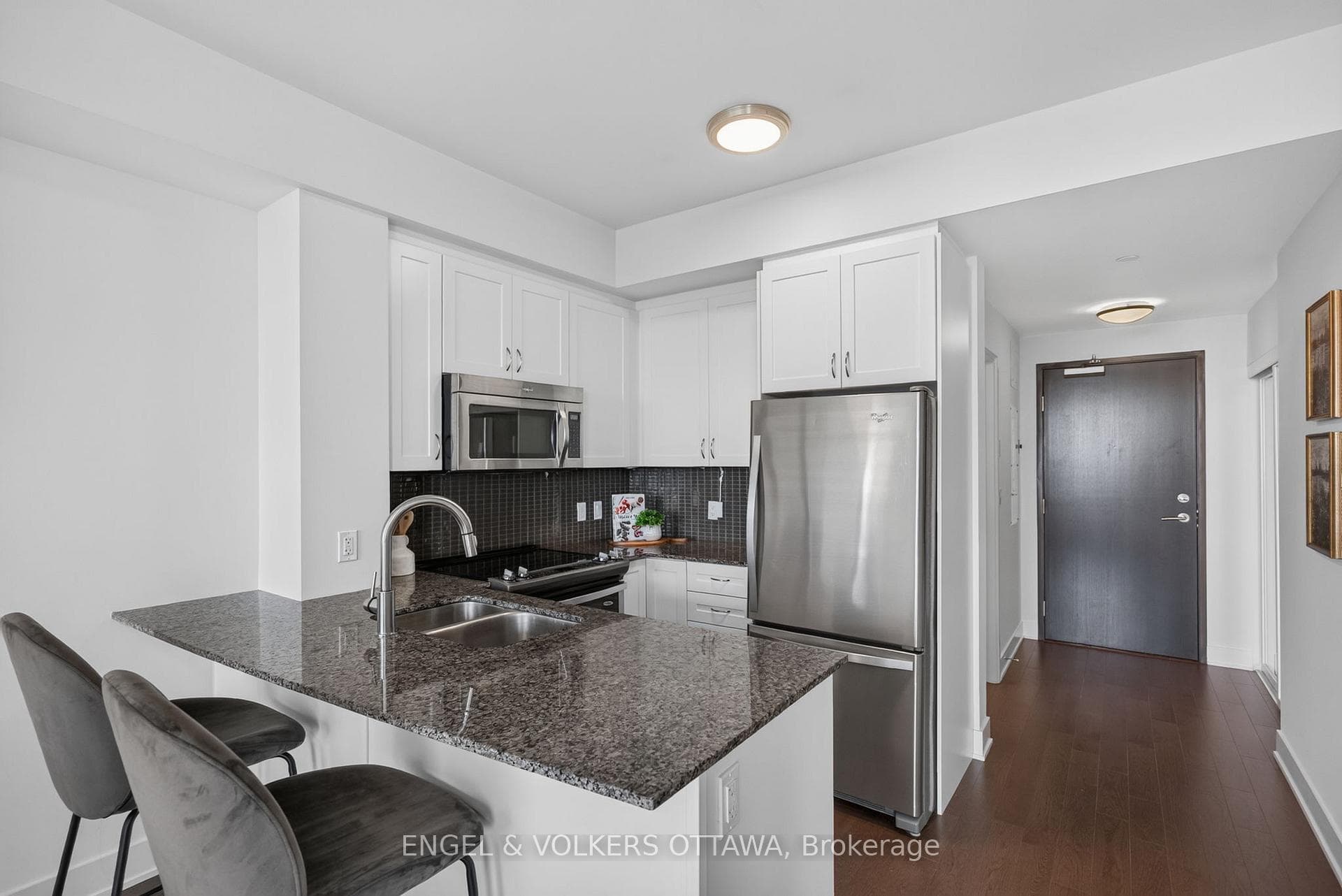 1035 Bank Street Unit 1501 photo 4