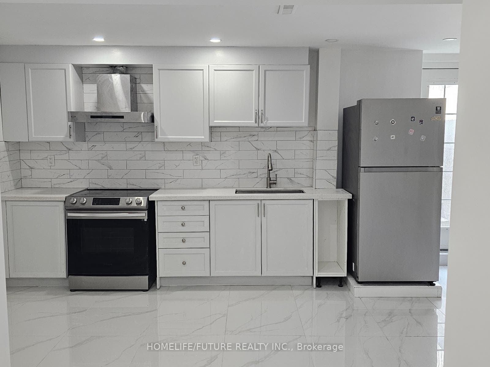 36 Newhouse Boulevard Unit Bsmt photo 3