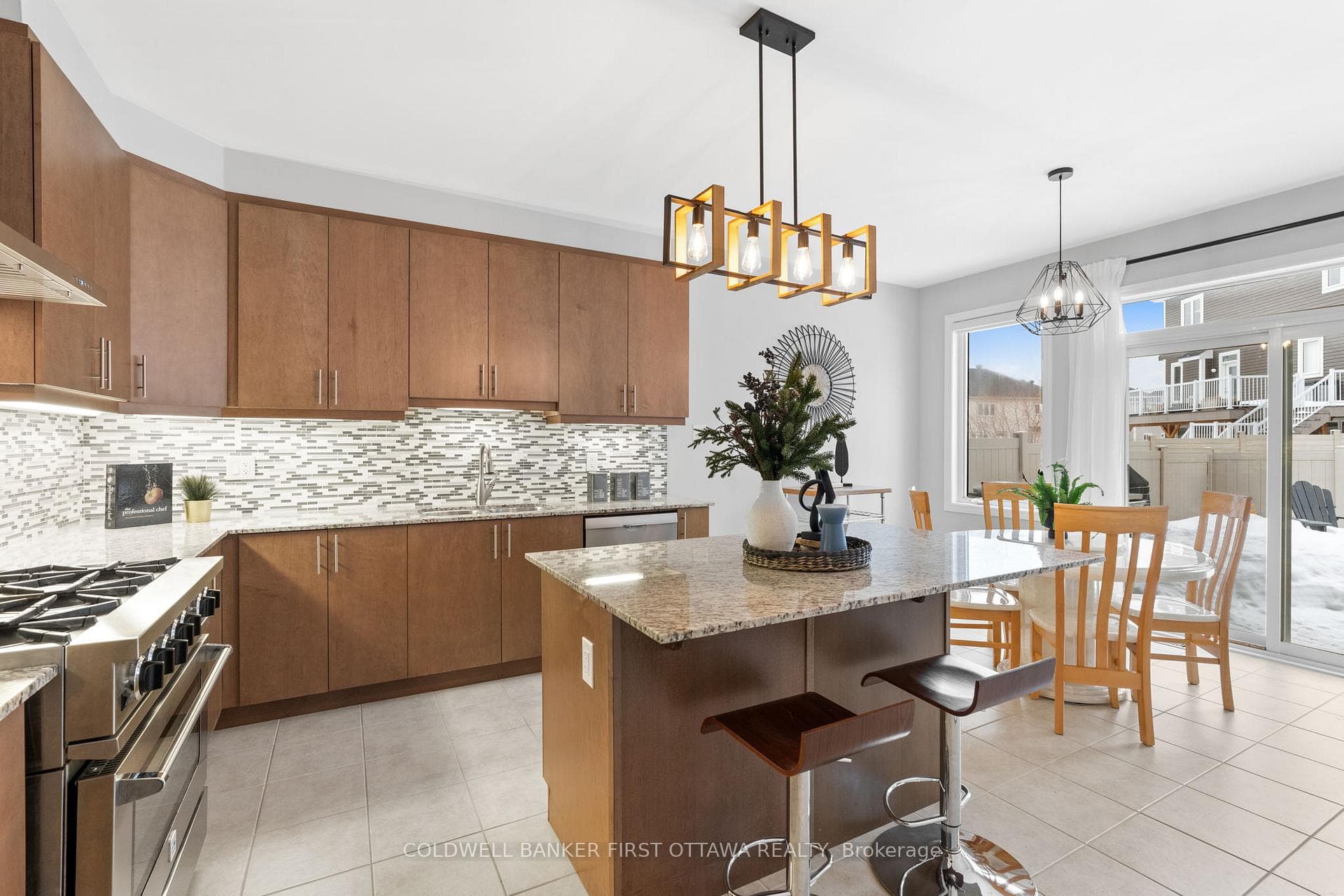 339 Meadowbreeze Drive photo 14