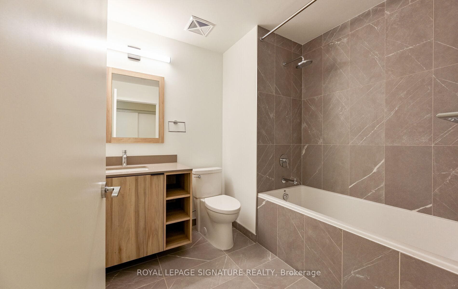 1037 The Queensway N/A Unit 707 photo 26