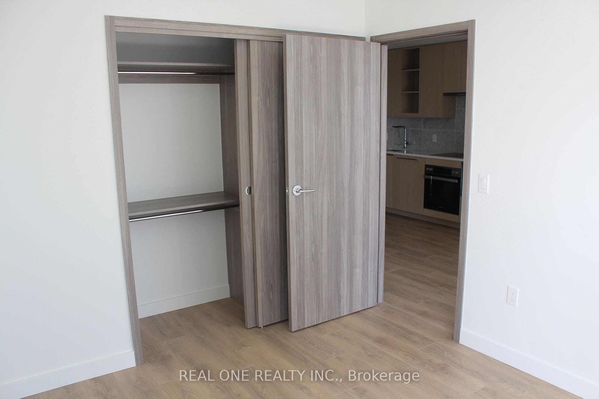 95 Mcmahon Drive Unit 2701 photo 14
