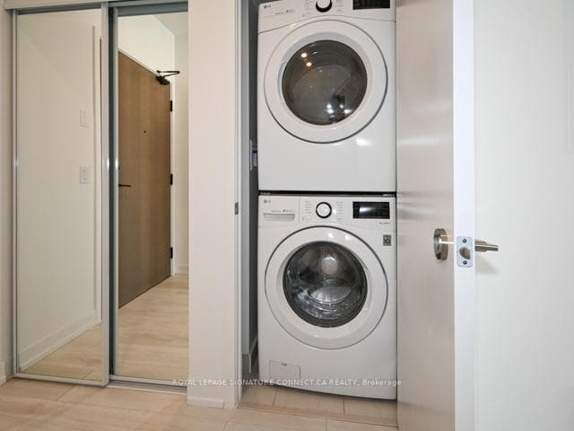 225 Sumach Street Unit 1402 photo 8