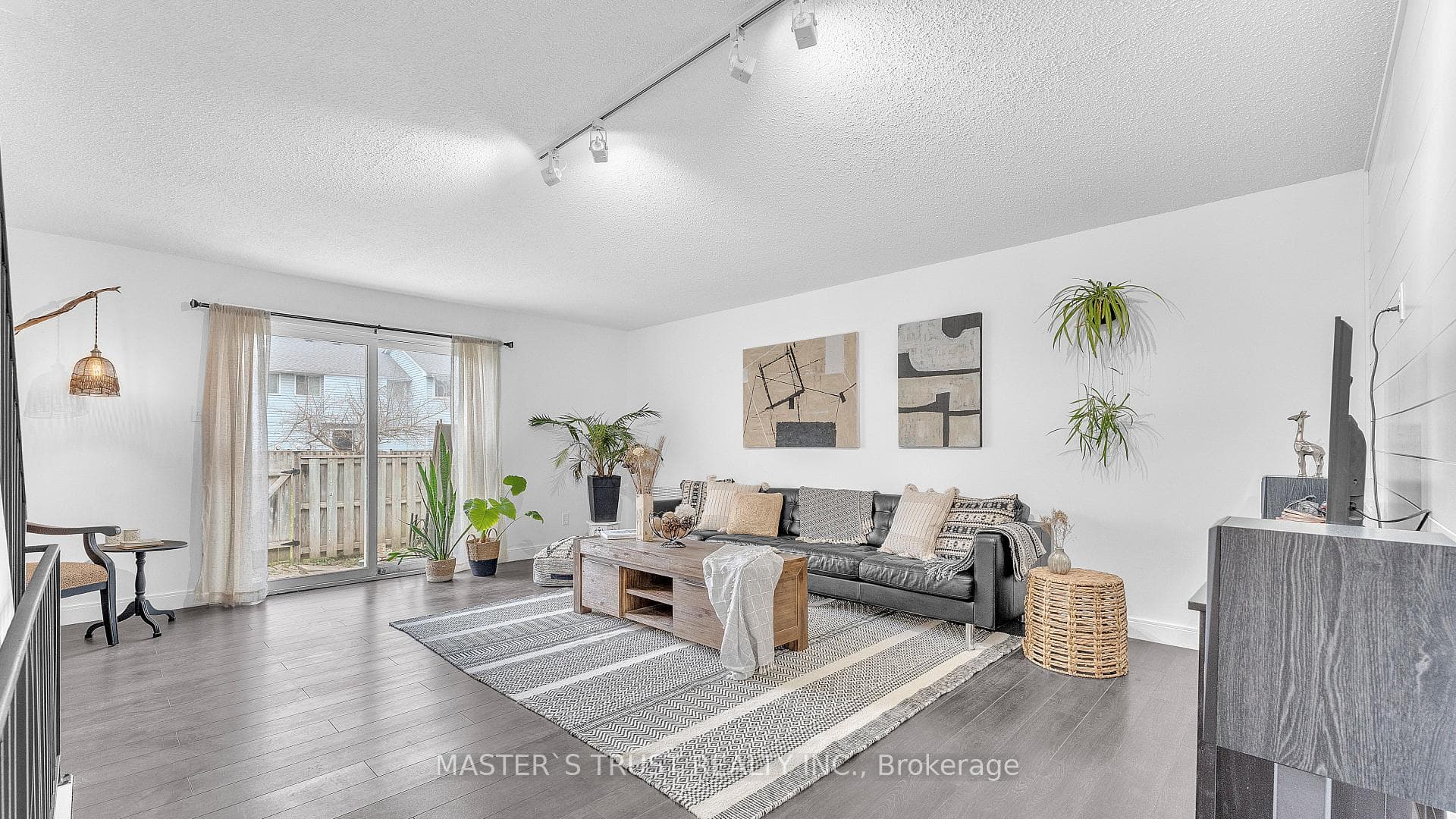 208 Monmore Road photo 11