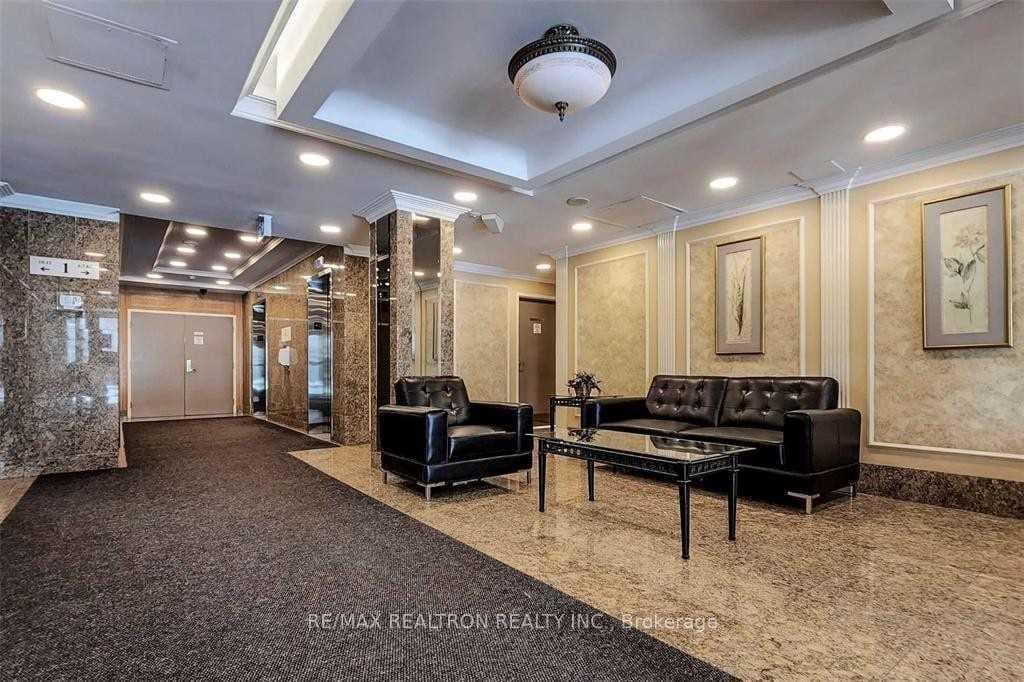 135 Pond Drive Unit 1102 photo 5
