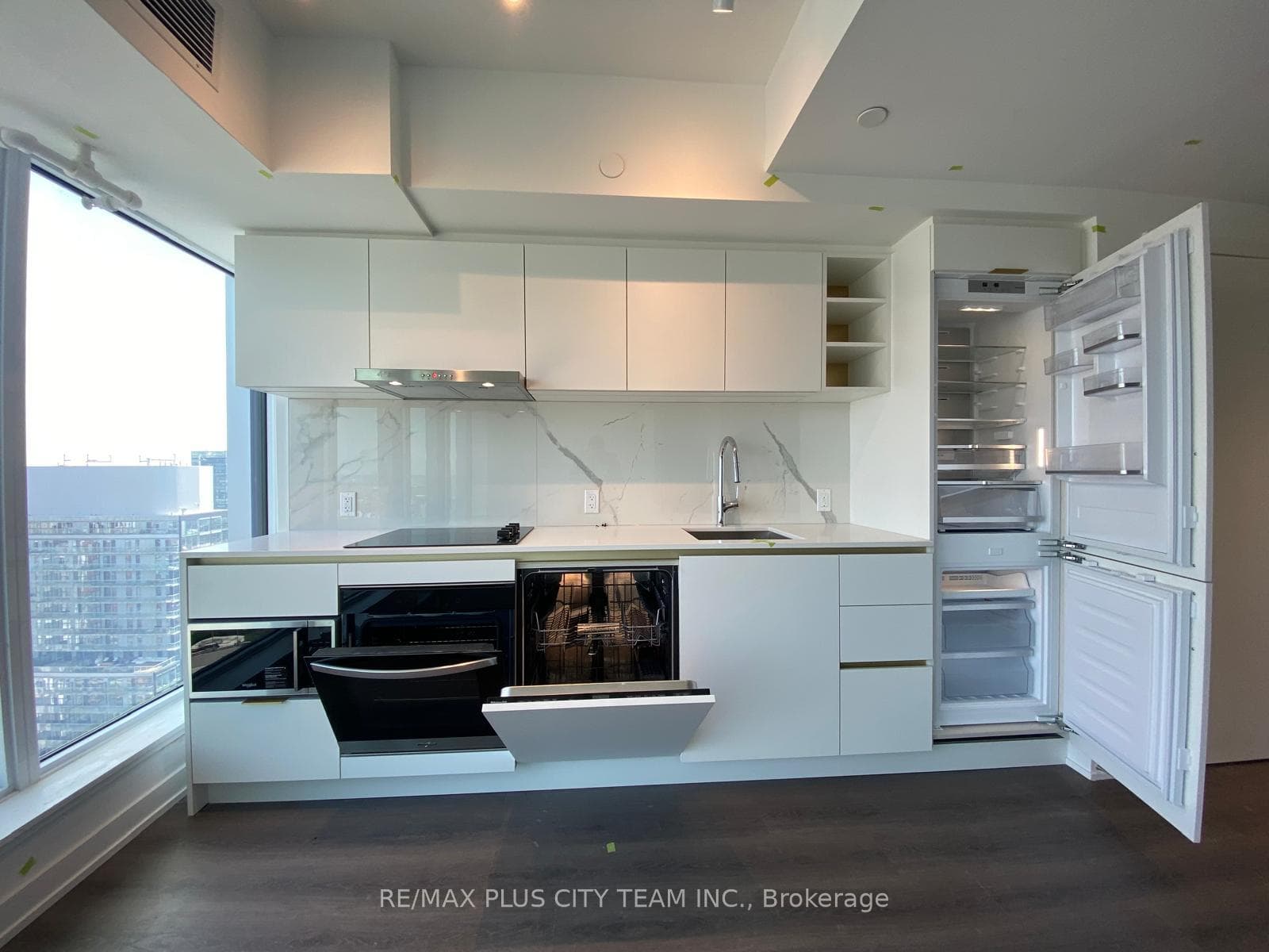 8 Wellesley Street Unit 5705 photo 2