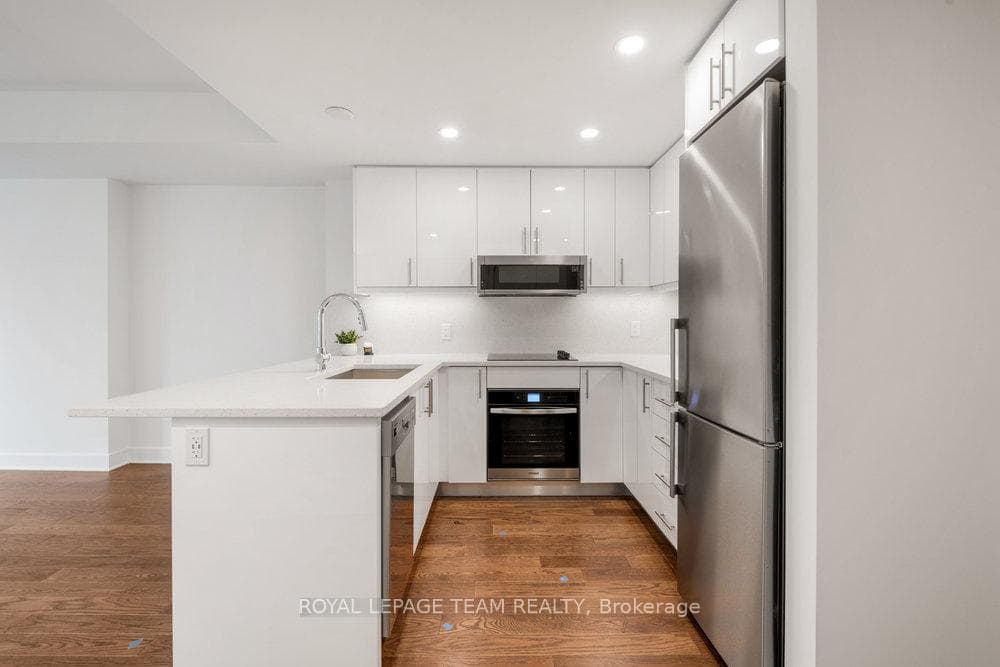180 GEORGE Street Unit 704 photo 22