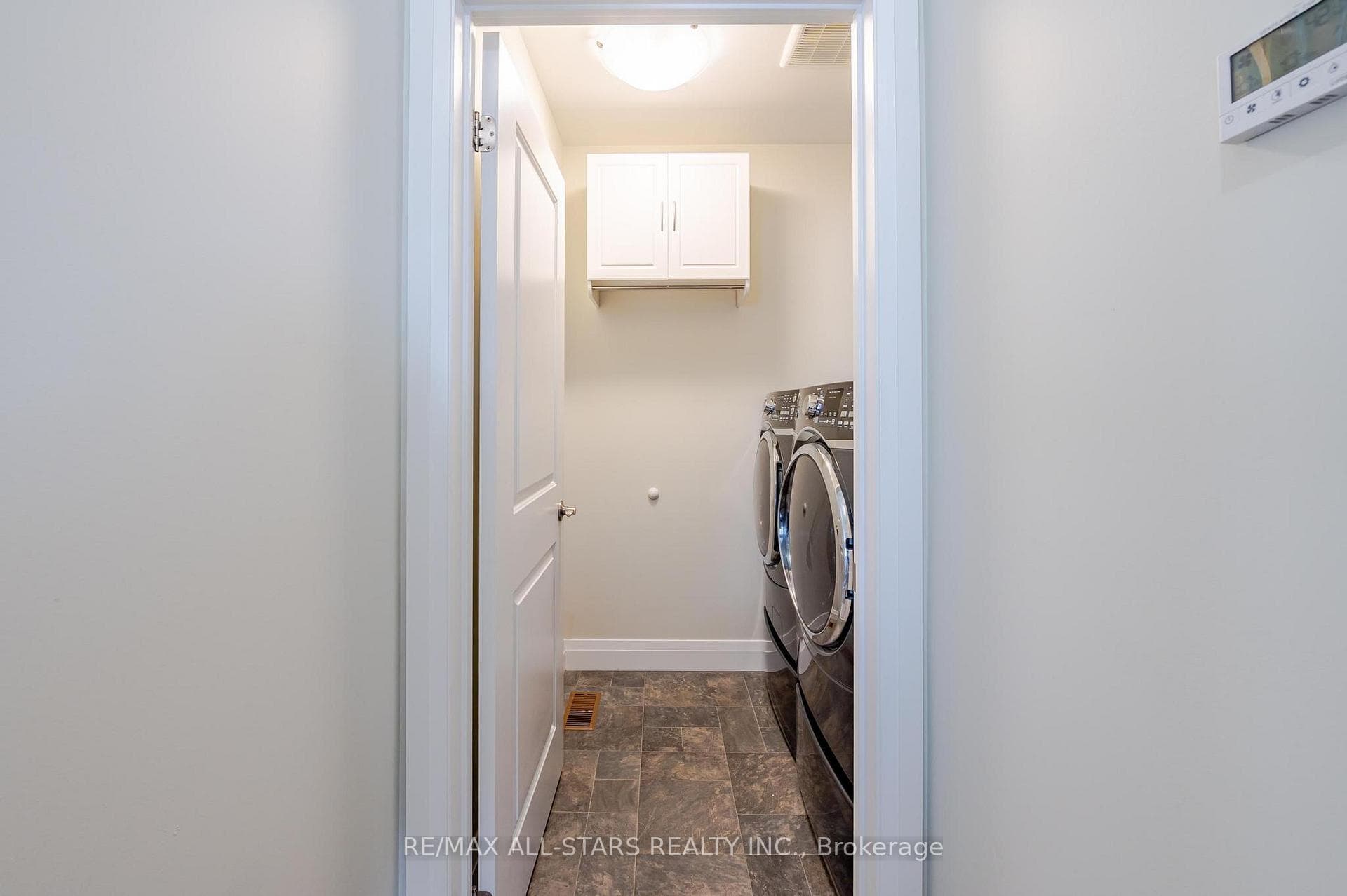 7 Claxton Crescent photo 21