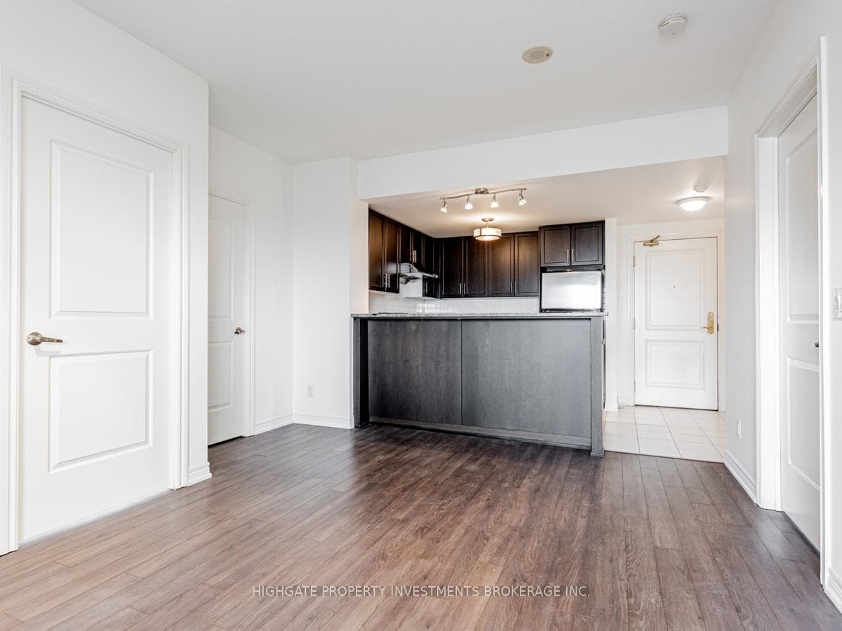 9245 Jane Street Unit 1007 photo 8