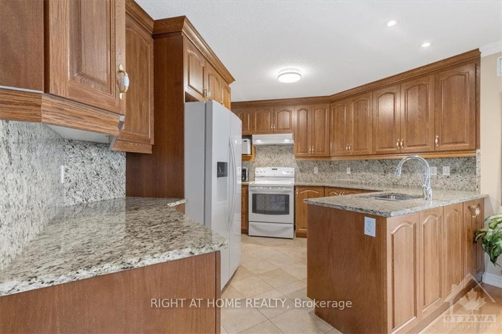 166 CHARRON Street photo 10