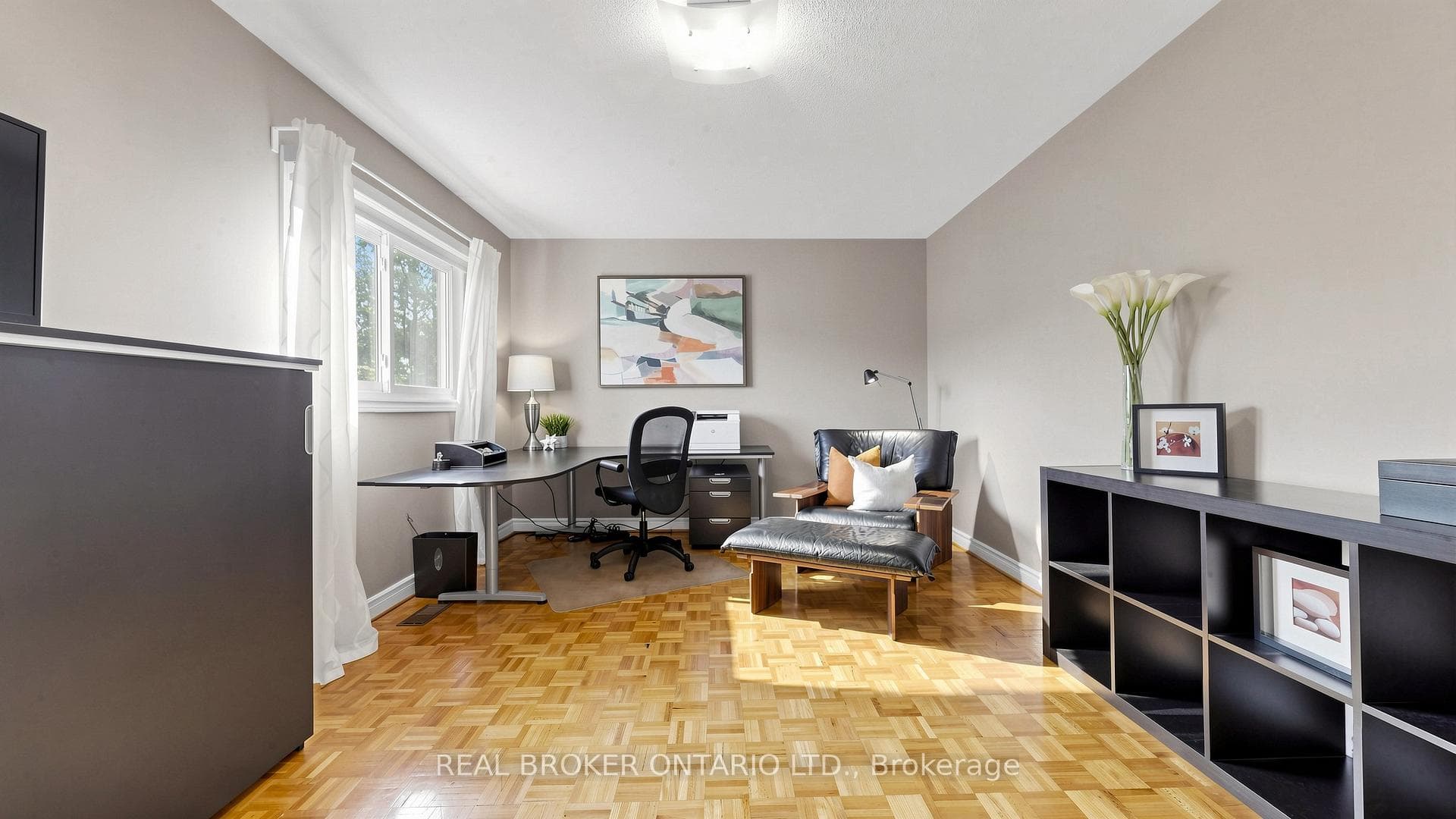 153 Grenadier Crescent photo 37