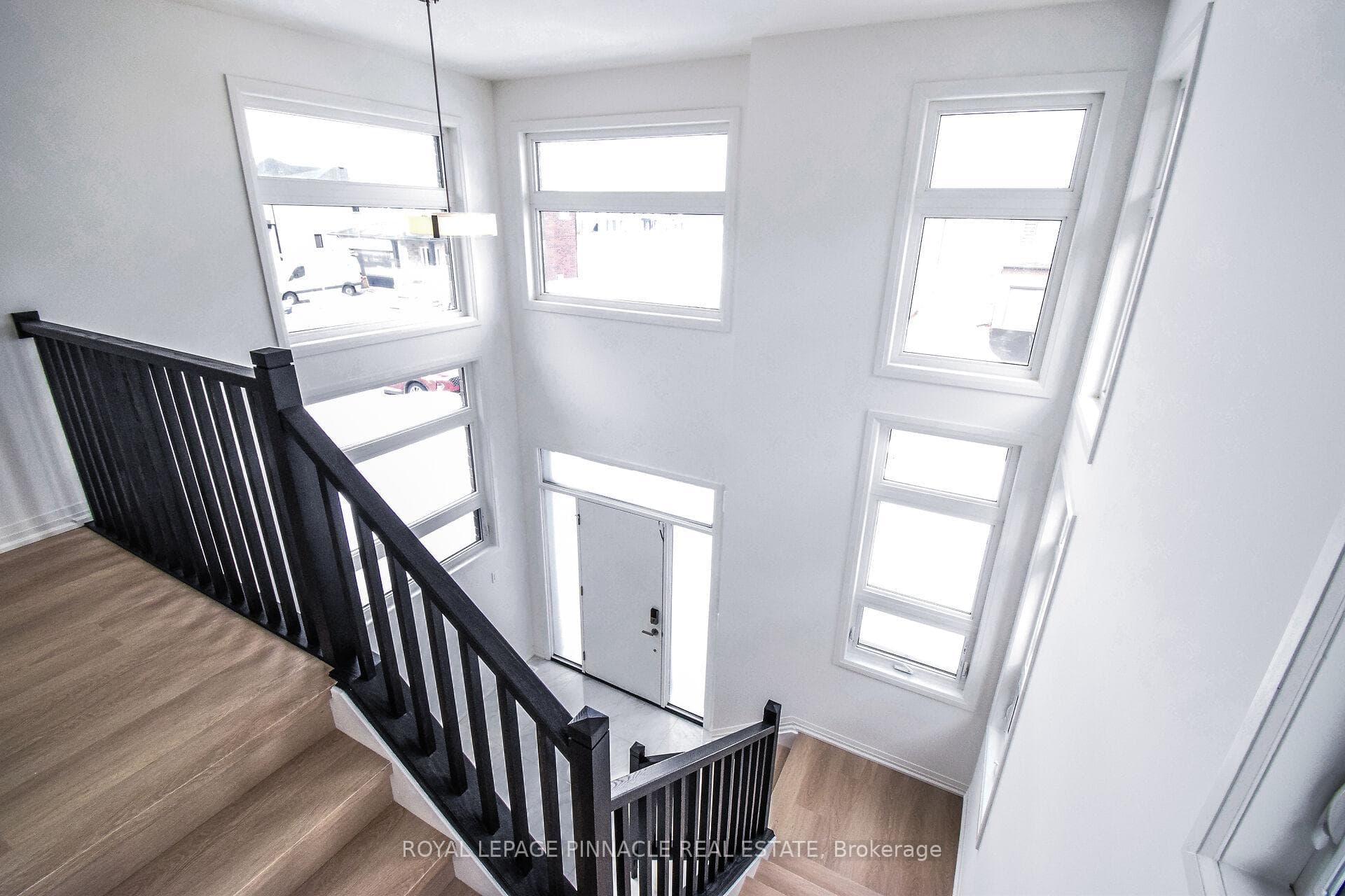 96 Acacia Road photo 4