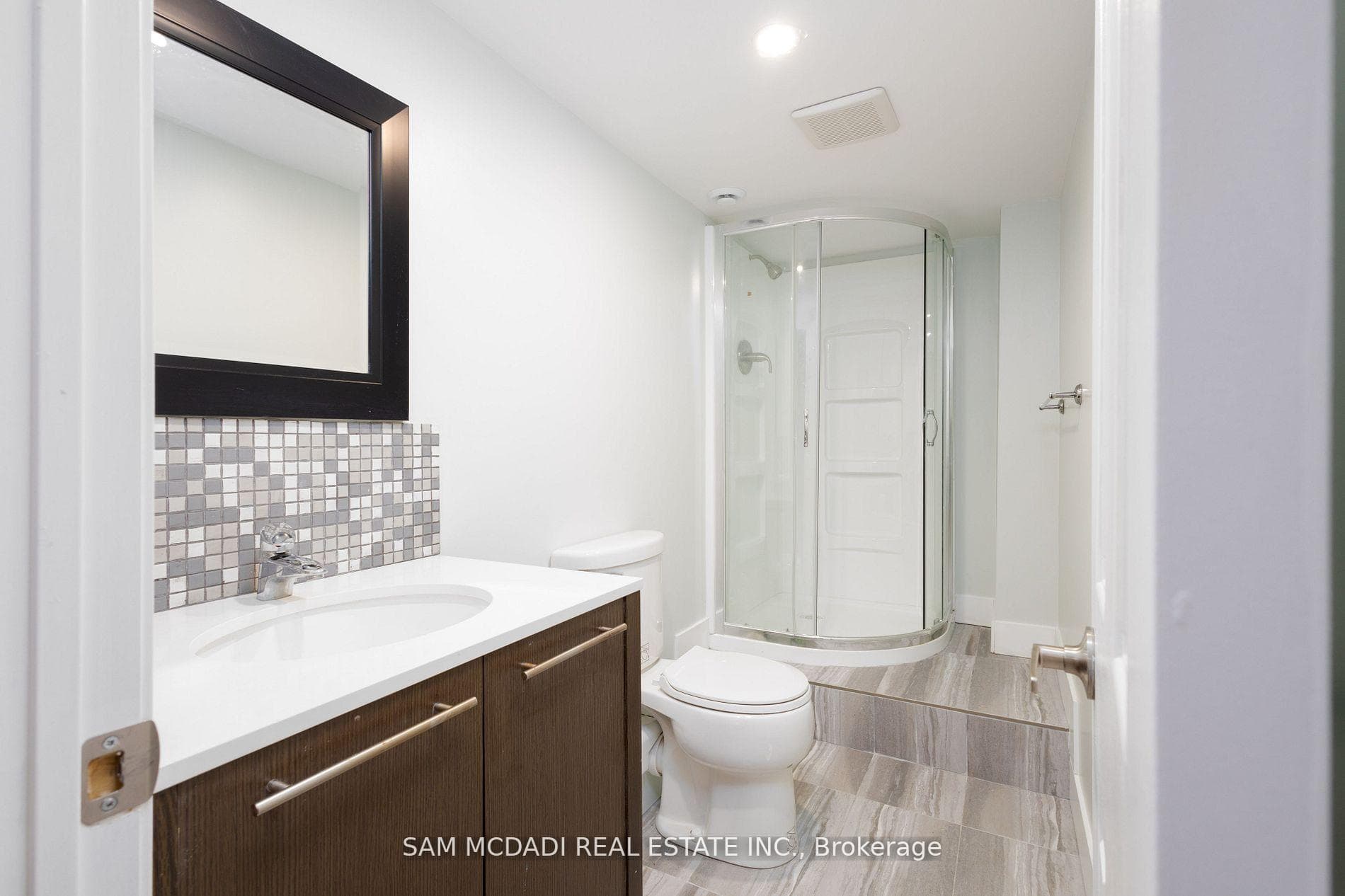 65 Lakeridge Boulevard photo 27