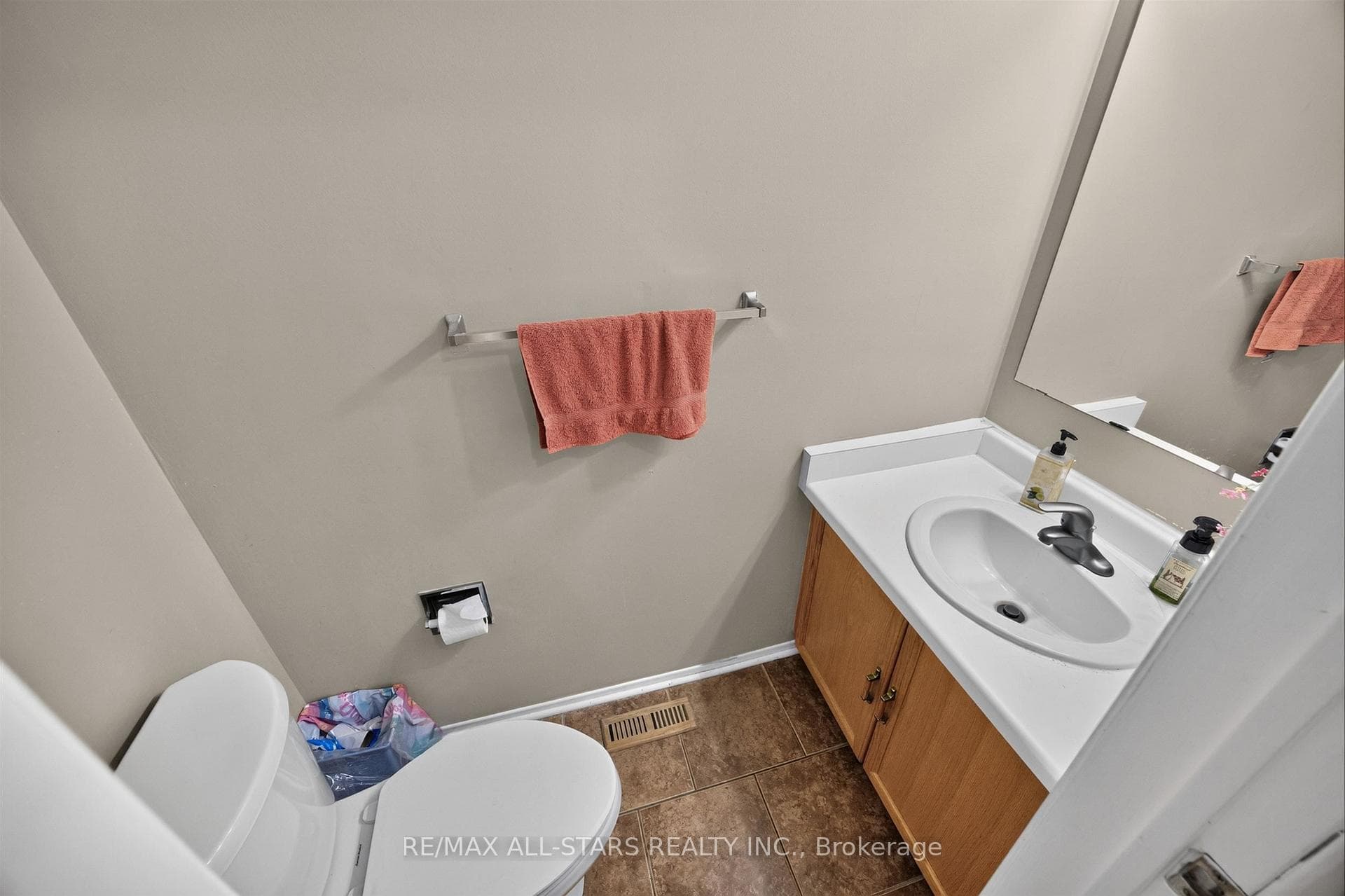 68 Patterson Crescent photo 17