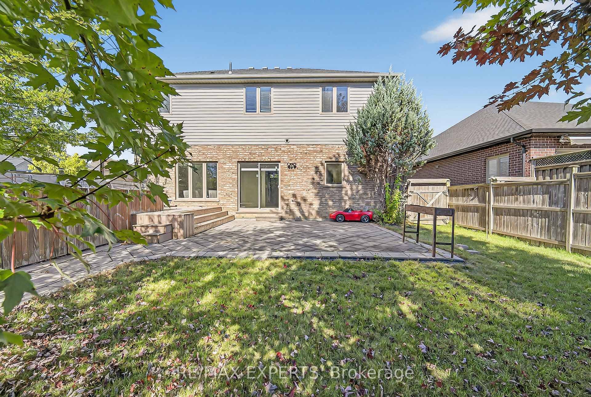 936 Talisman Crescent photo 31