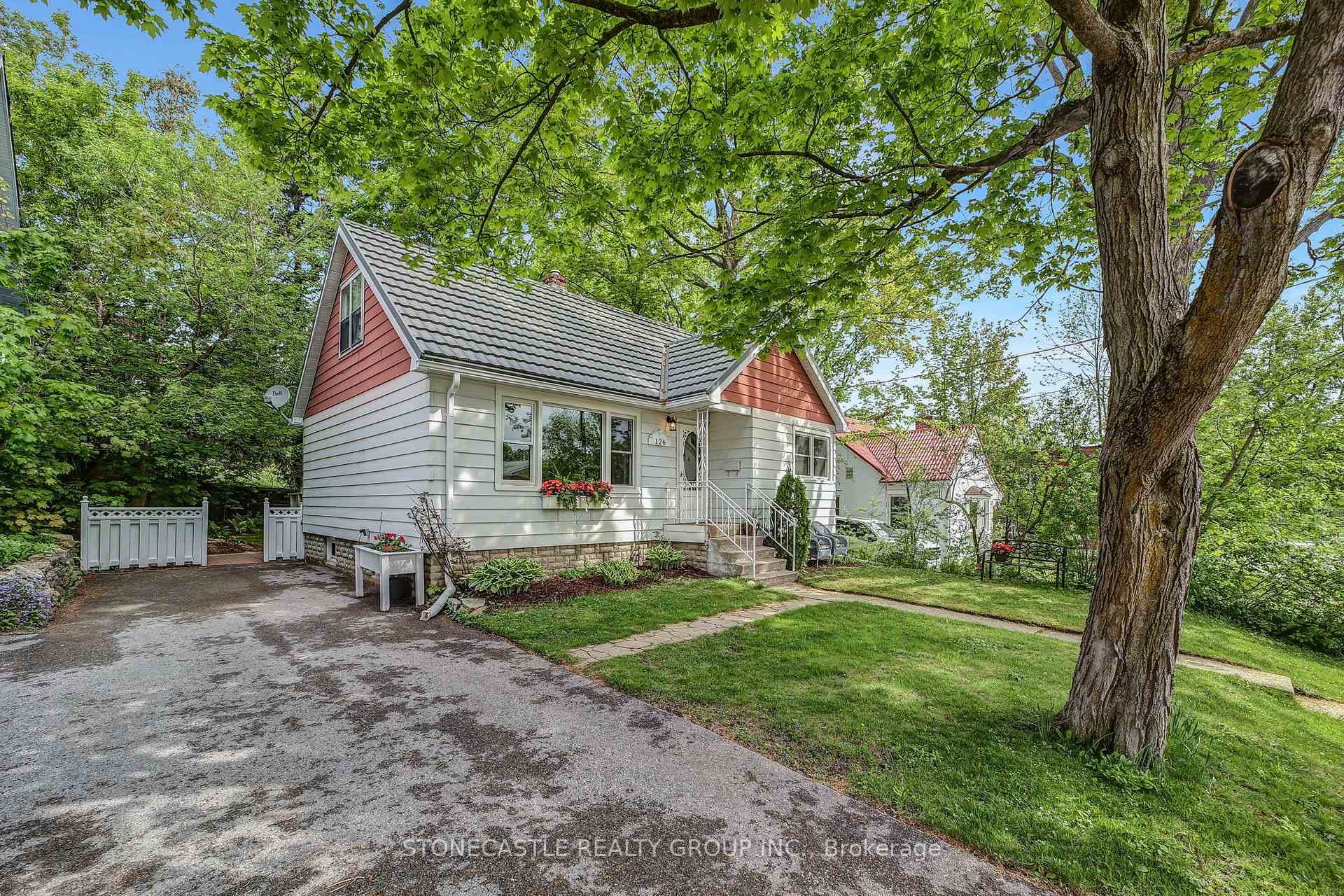 126 Brant Street photo 3