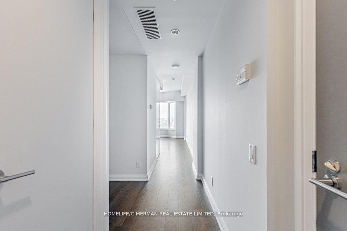 155 Yorkville Avenue Unit 3001 photo 5