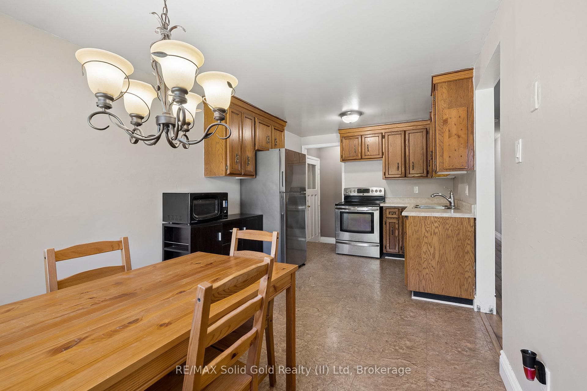 103 Belwood Crescent photo 9