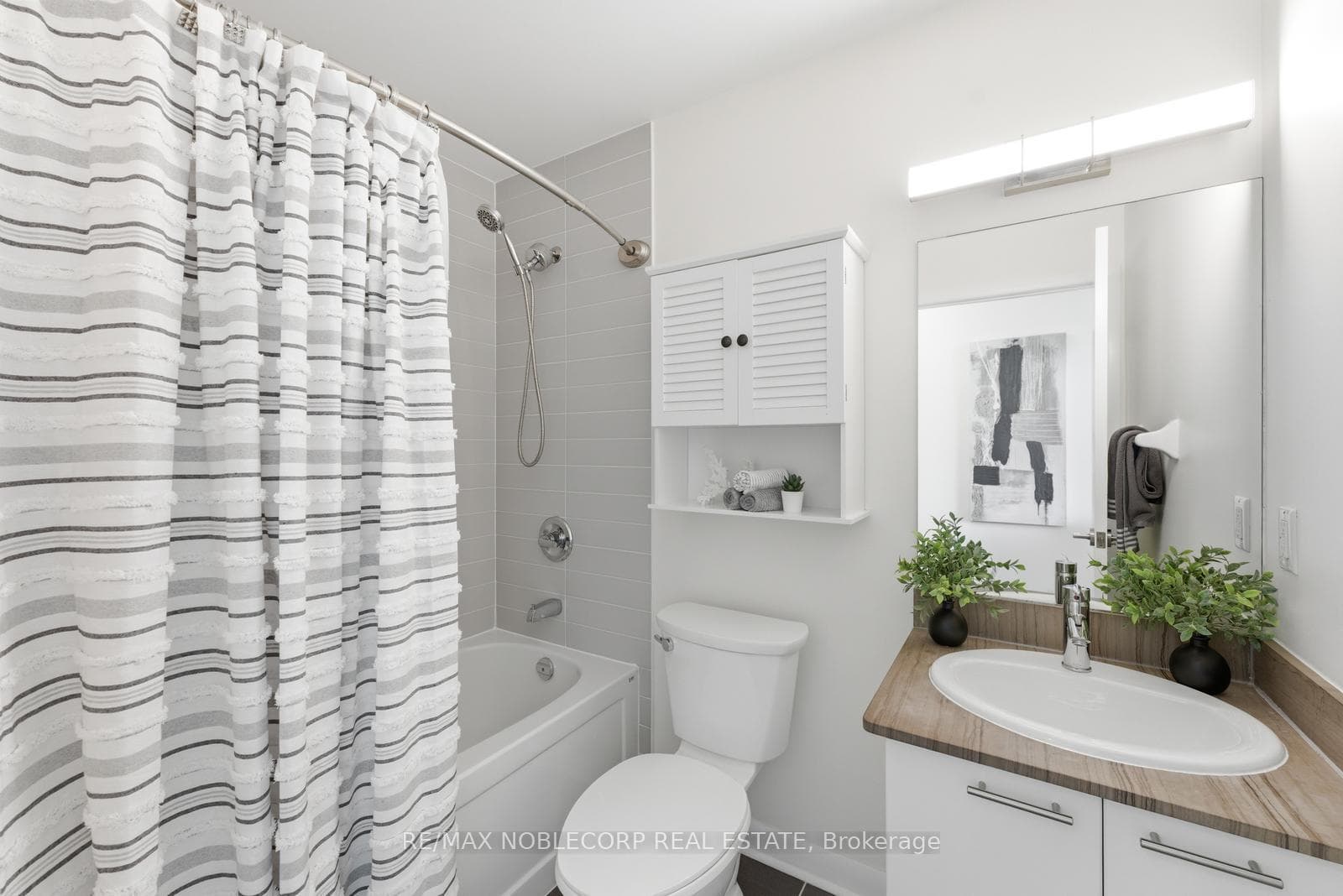 15 Bruyeres Mews Unit 1106 photo 23