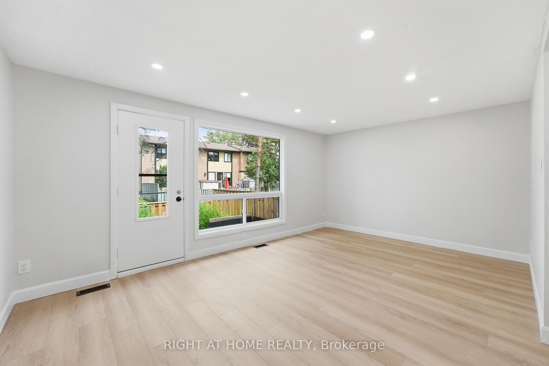 7874 Jeanne D'arc Boulevard Unit 3 photo 8