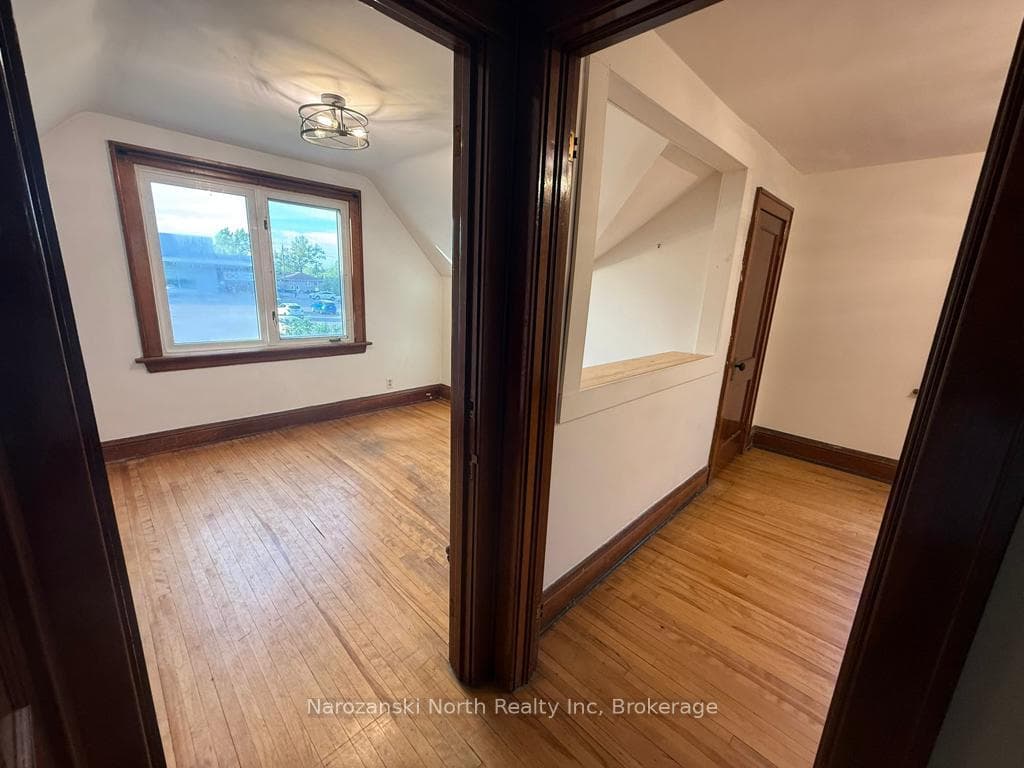 293 Elm Street photo 32