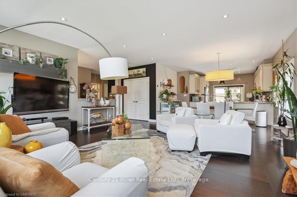 546 DYNES Road photo 11
