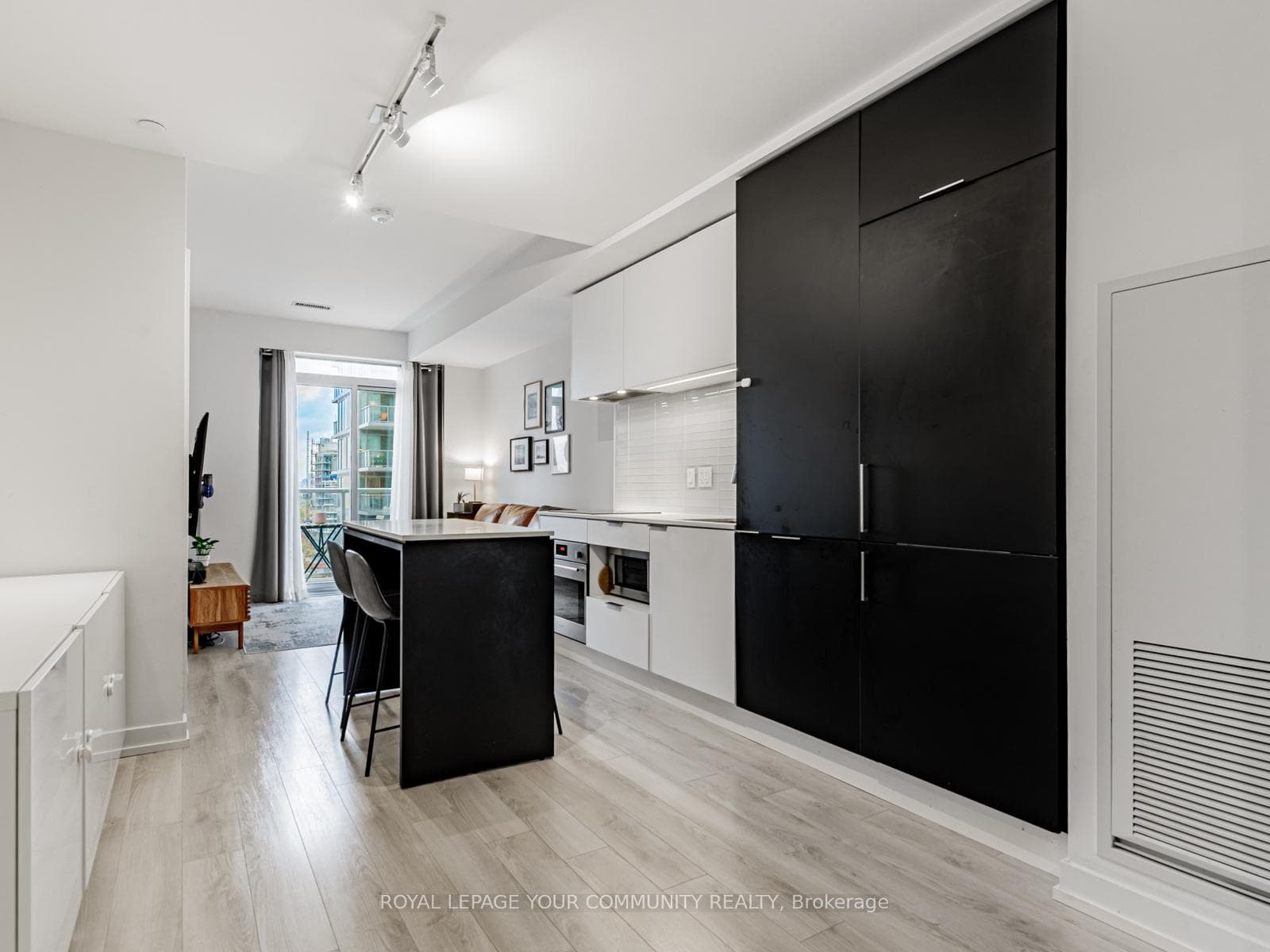 33 Helendale Avenue Unit 1021 photo 10