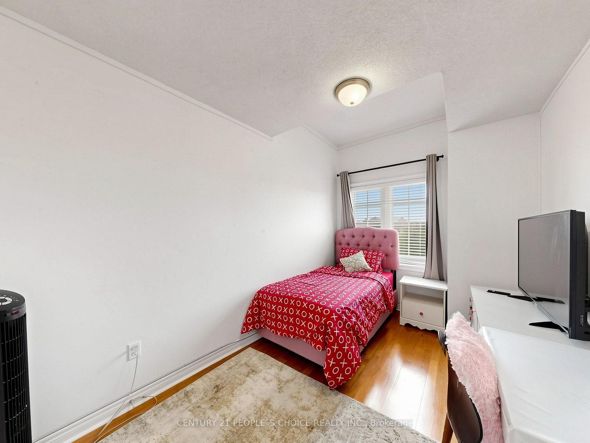 828 Khan Crescent photo 34