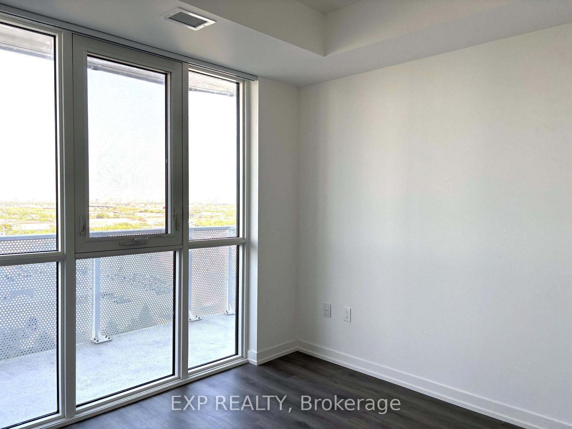 28 Interchange Way Unit 1809 photo 11