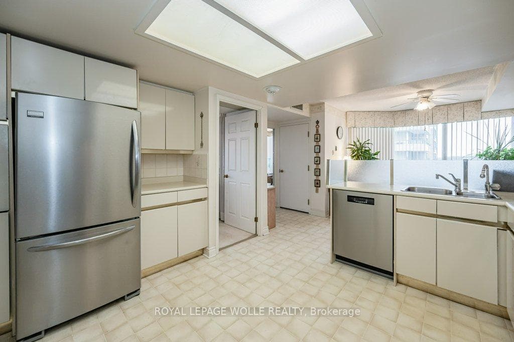 4 Willow Street Unit 1601 photo 26