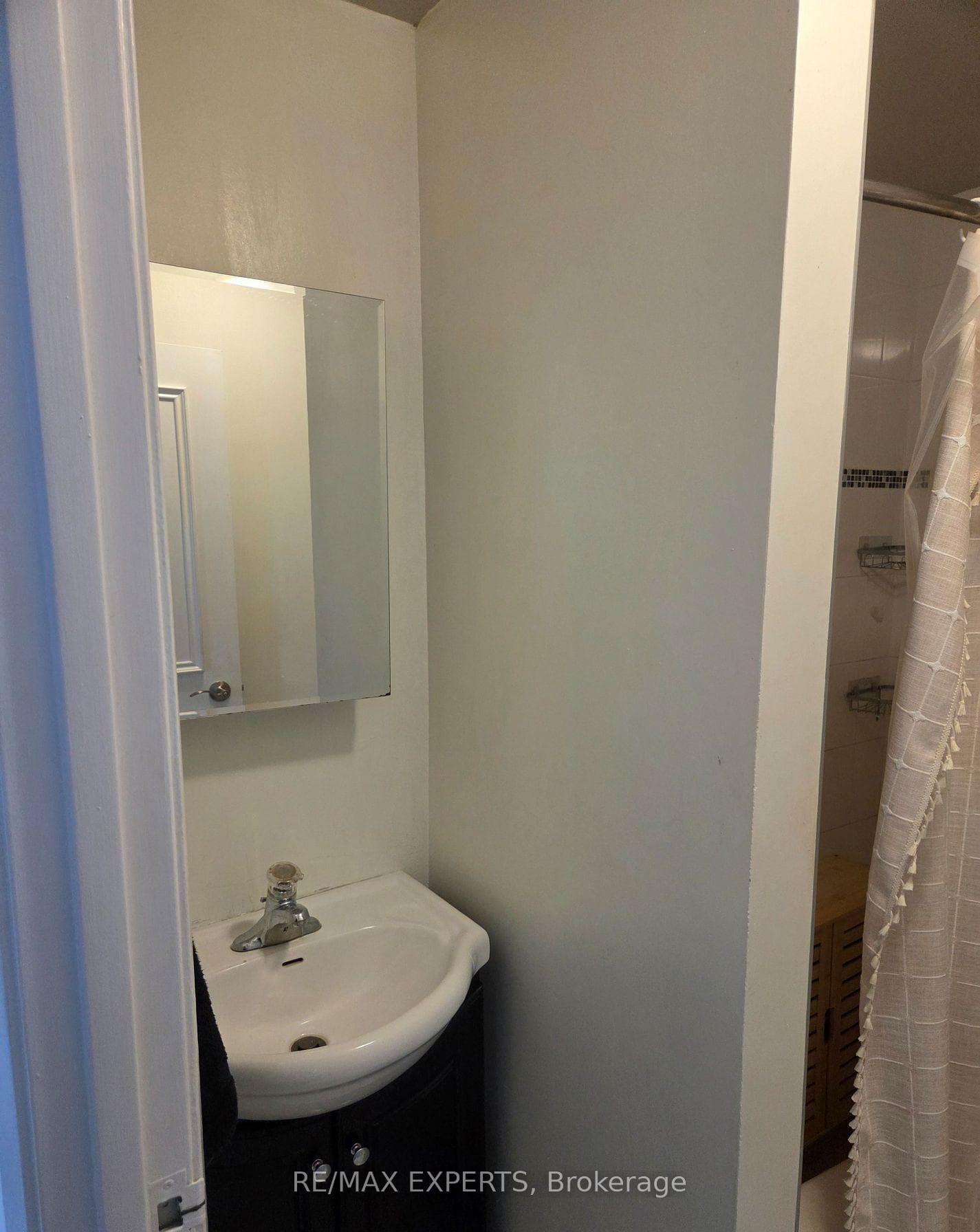 6 Stavebank Road Unit 2 photo 2