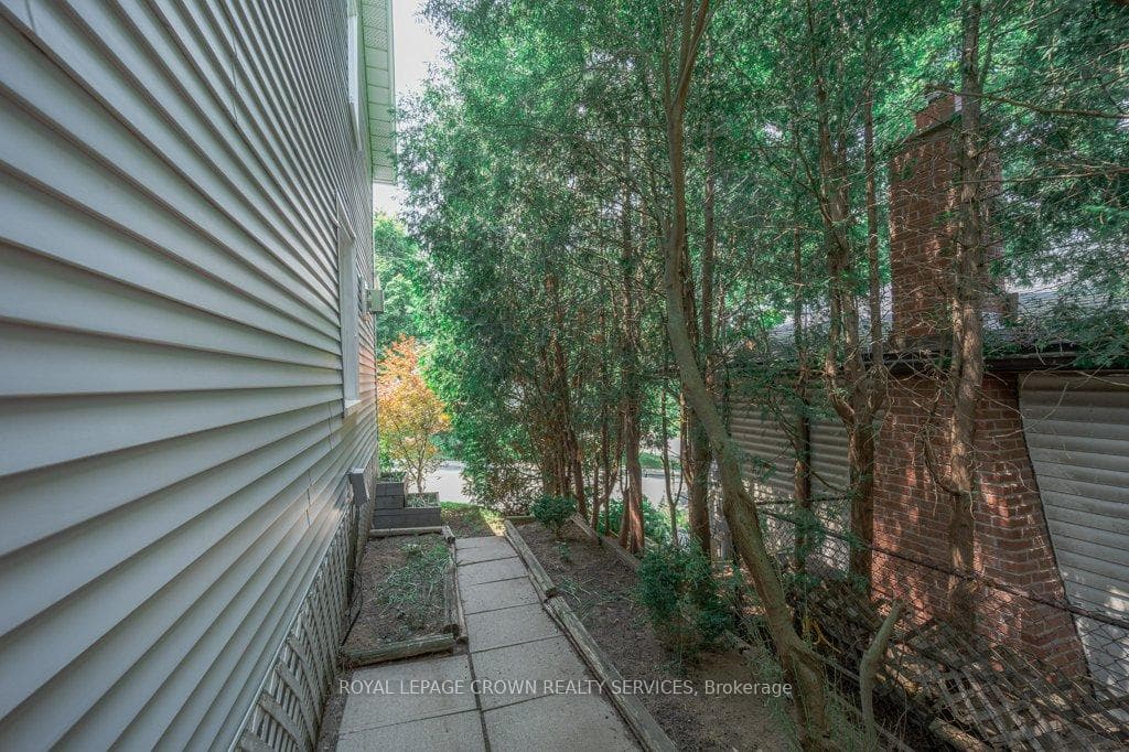 1717 Franklin Boulevard photo 29