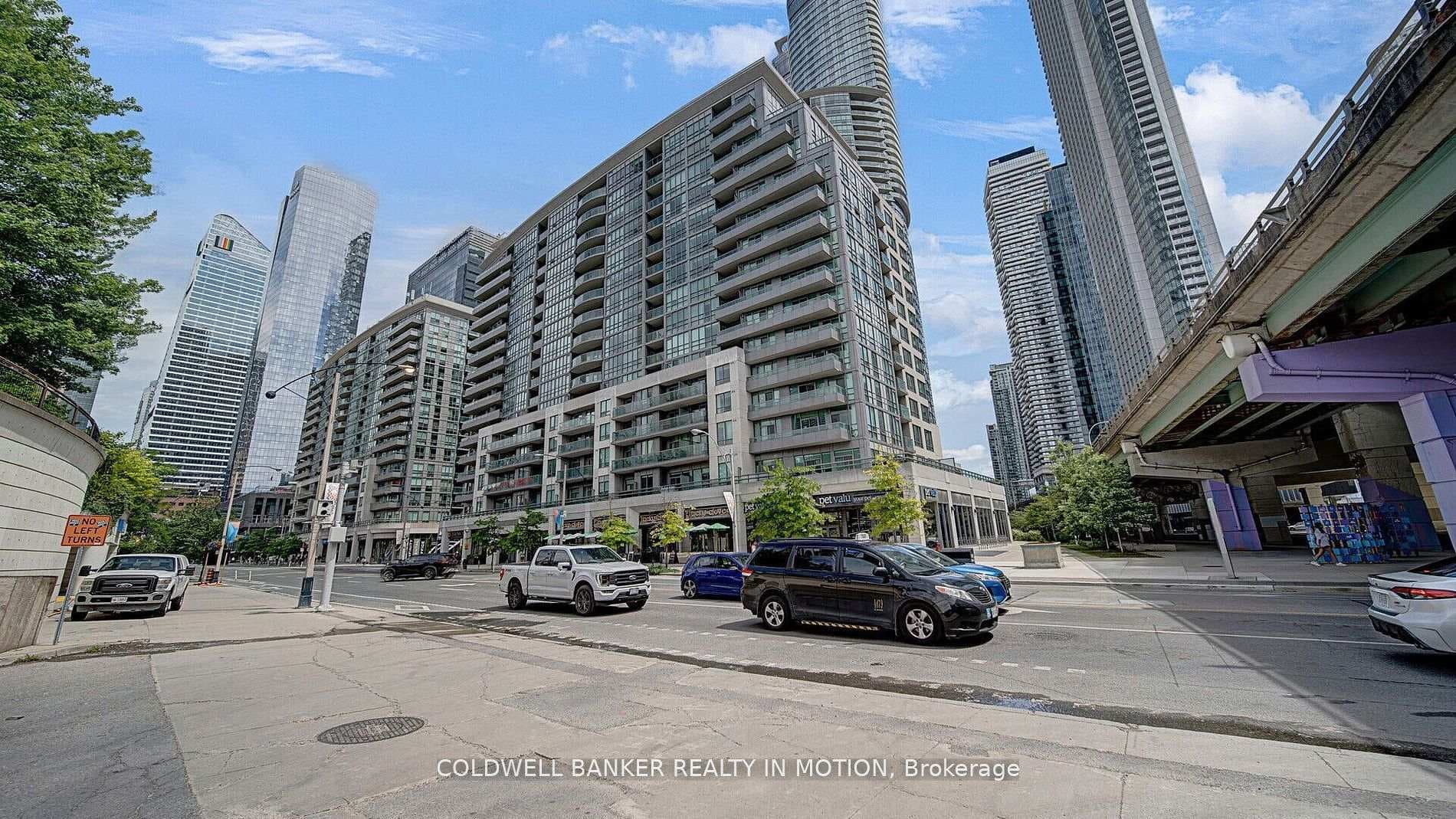 25 Lower Simcoe Street Unit 918 photo 2