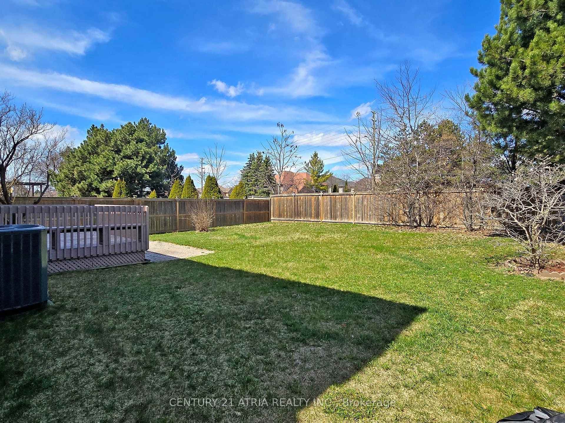 10 Fairholme Drive photo 25