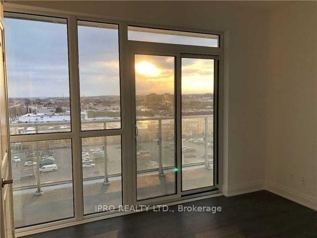 55 Speers Road Unit 812 photo 7