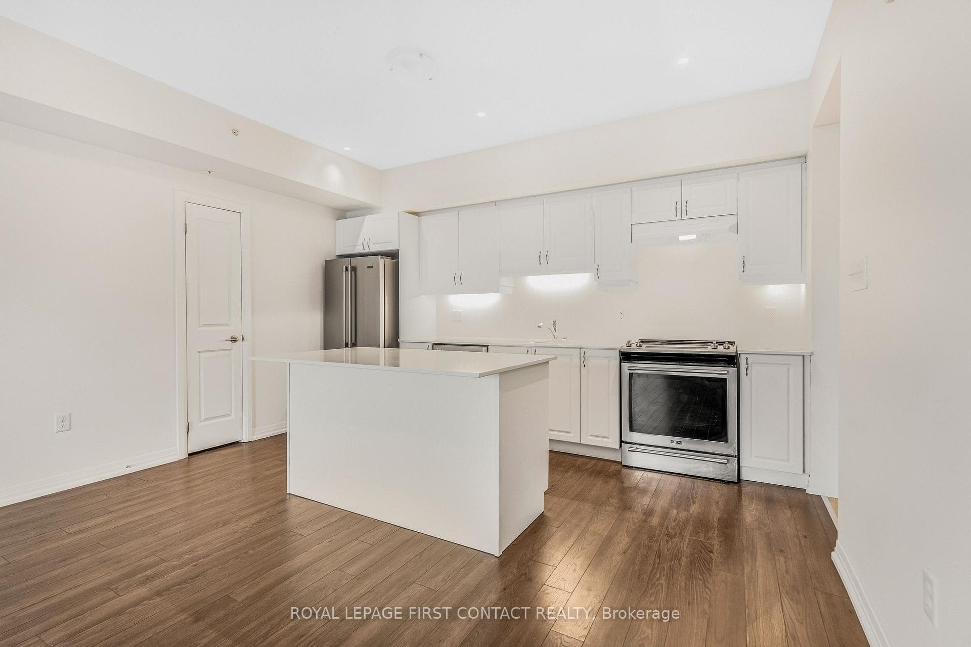 300 Essa Road Unit 601 photo 2