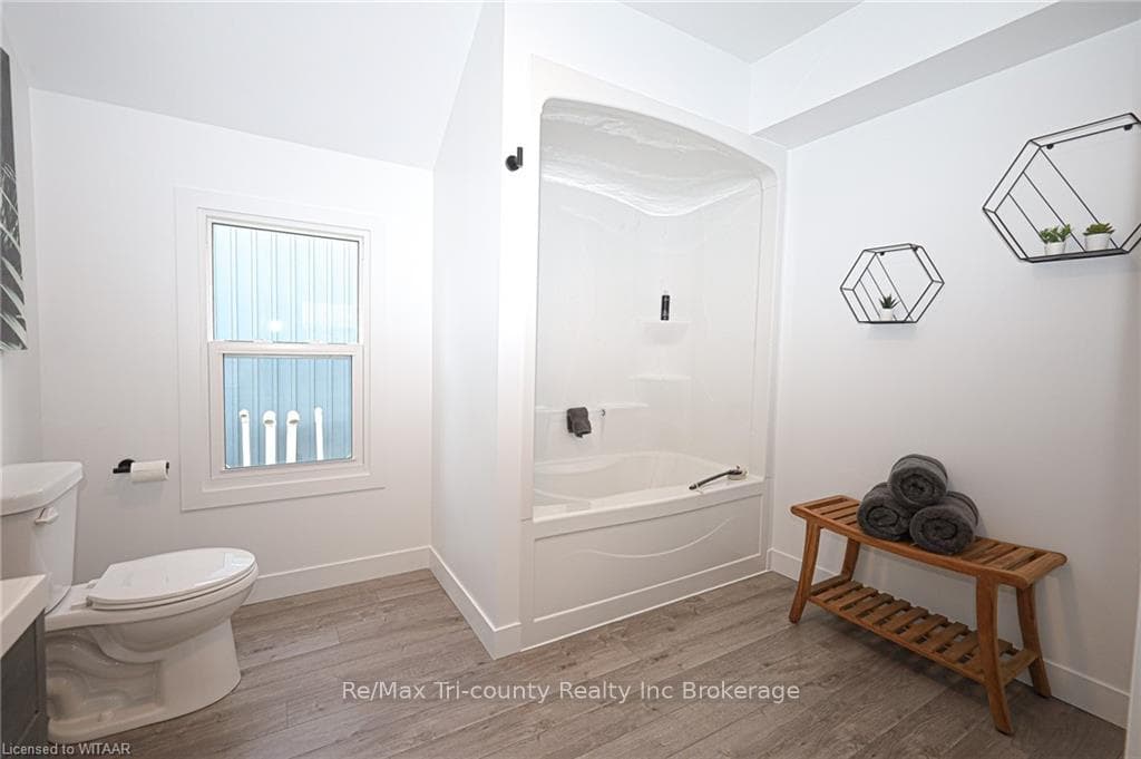 118 QUEEN Street photo 14