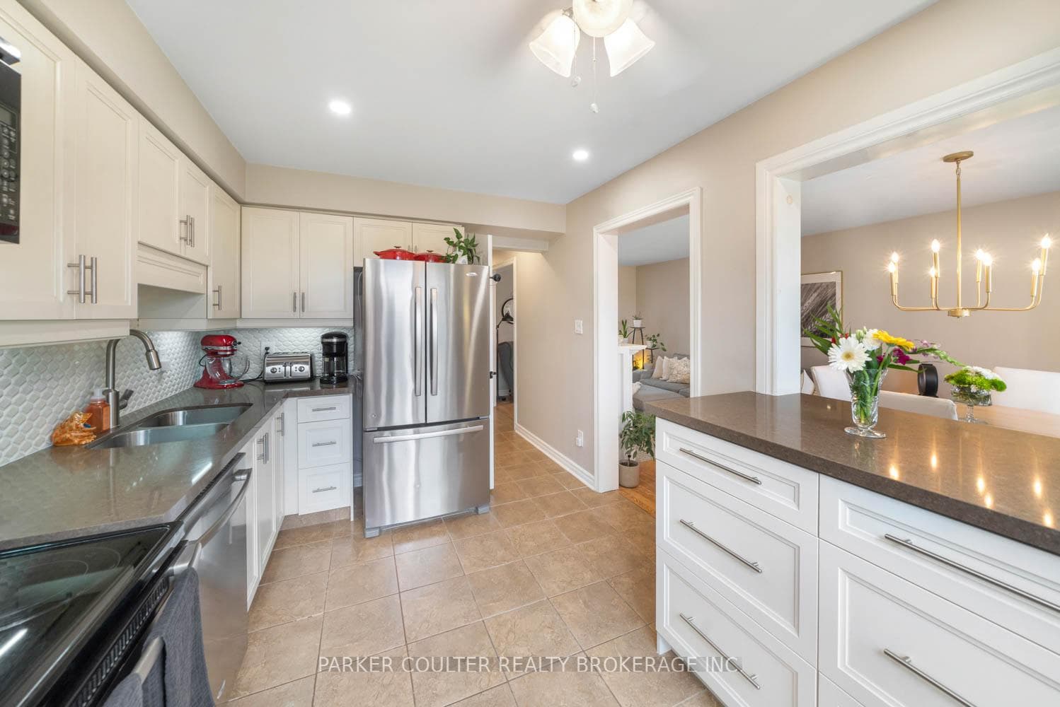 386 Livingstone Street photo 13